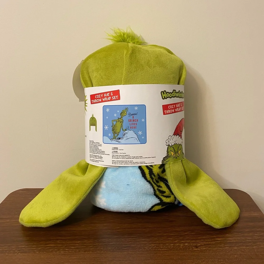 NWT- The Grinch Dr. Seuss Cozy Hat & Throw Wrap Set